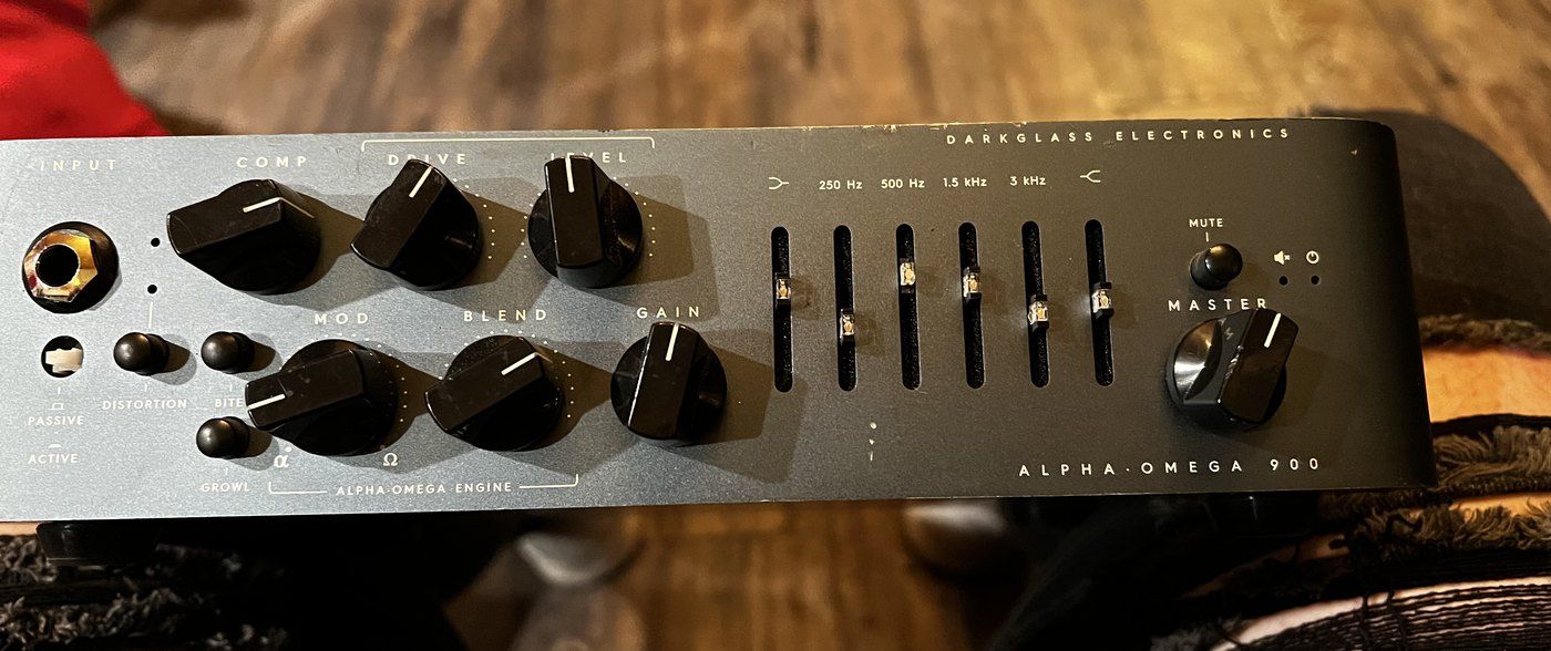 Darkglass Electronics Alpha Omega 900 bass head